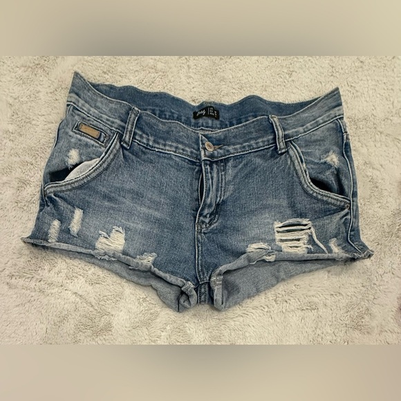 **Women’s Ililily Jean Shorts – Size Medium** - Picture 1 of 4